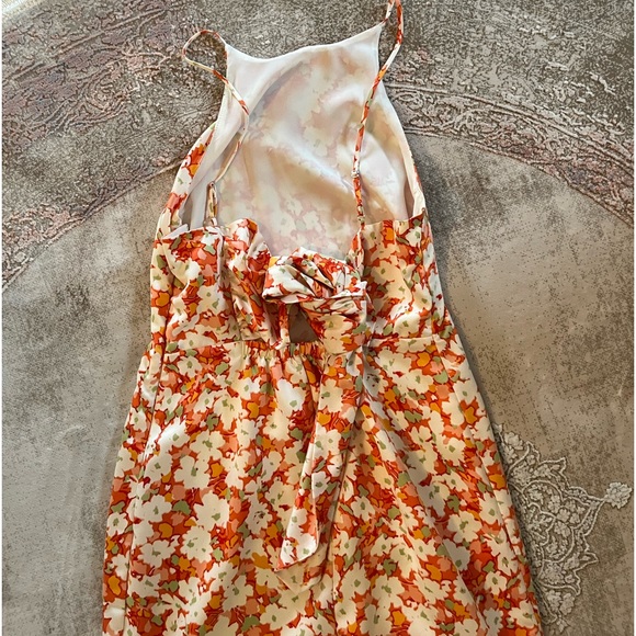 Low back floral dress with tie back from dynamite - Picture 3 of 9